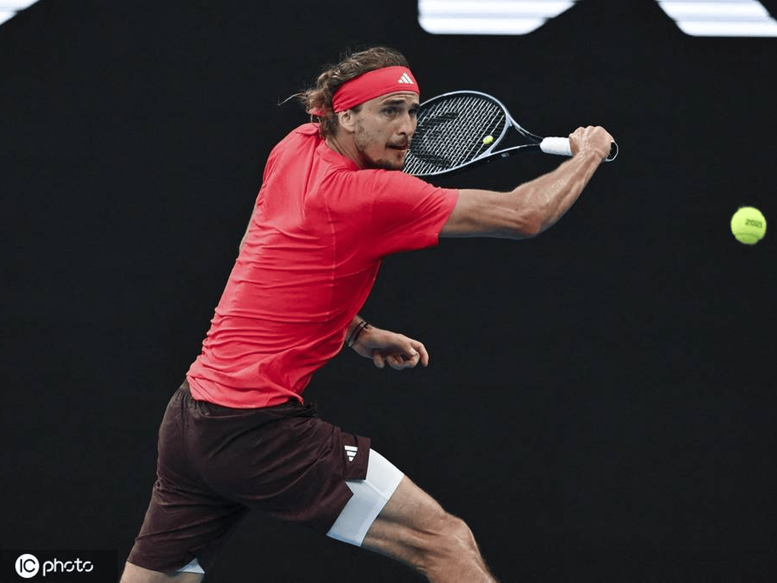 开云体育入口-澳网轻取拉沃尔杯，兹维列夫惊艳四座